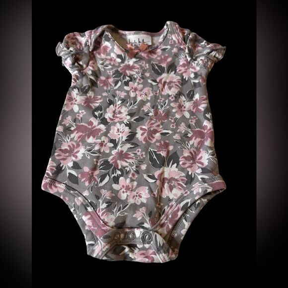 Nicole Miller Set of 3 Onesies (3-6 Months) - Picture 4 of 7